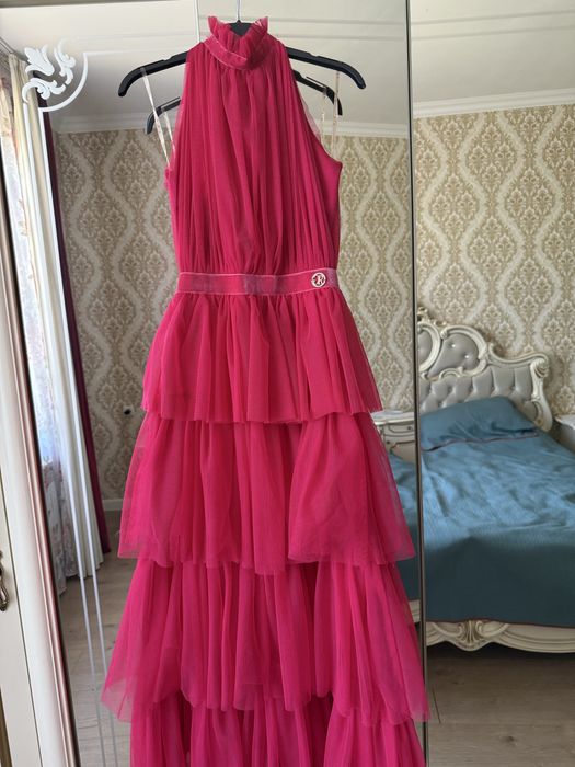 Вечернее розовое платье