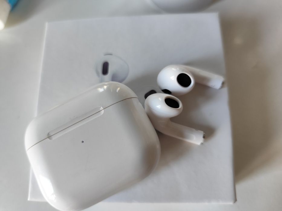 AirPods original made in Dubai
