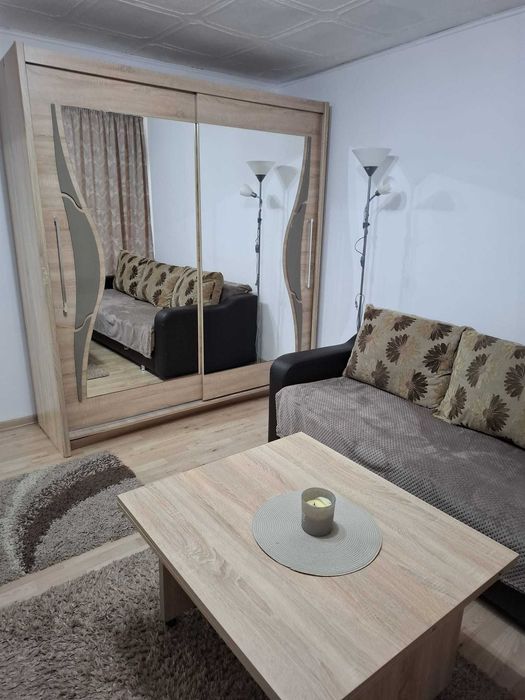 Garsonieră mare 42 mp | mobilată | AC | Sângeorgiu de Mureș – Apolo