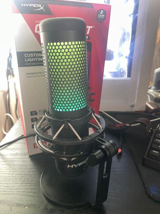 Продам микрофон Hyper x quadcast s