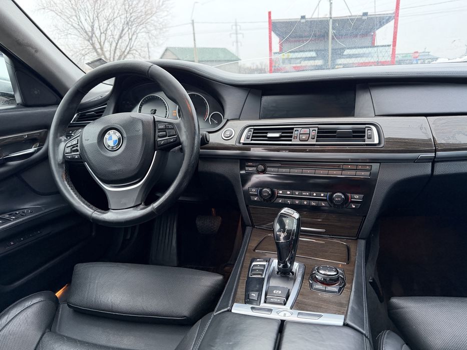 Bmw 730d-4butoane2010(curat)245 cp.Motor invarte greu. Accept variante