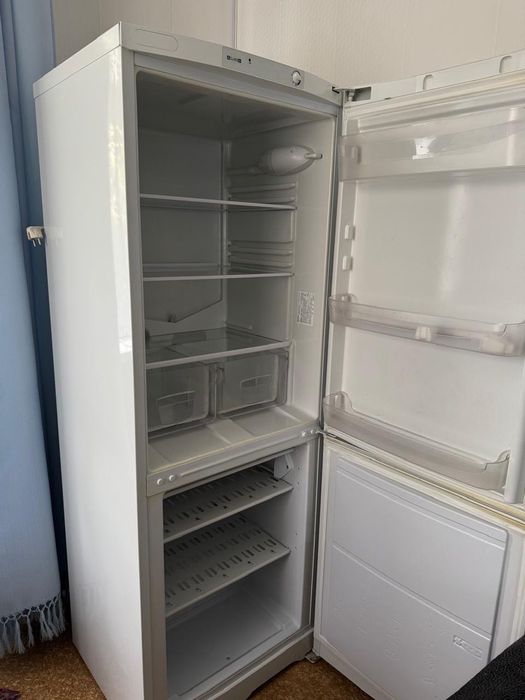 Холодильник Indesit