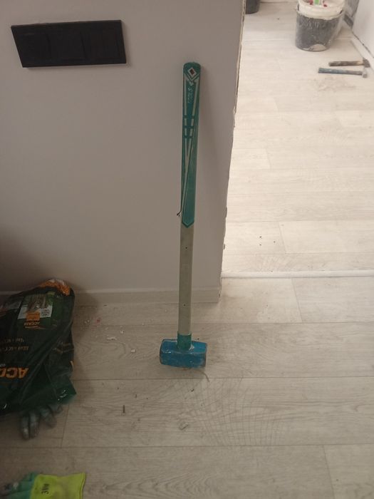 Продам кувалду почти новый