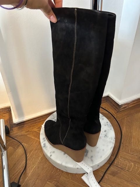 02. Cizme maro piele întoarsă, căptușite. Italia  40/41  calapod larg