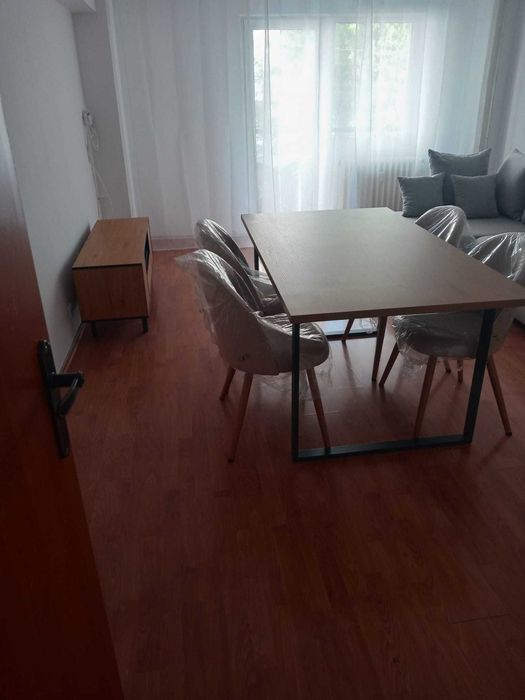 PF dau in chirie apartament 3 camere bucatarie 2bai zona centrala ,str.Dorobantilor .