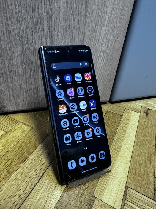 Samsung Galaxy Z Fold 5 512GB Phantom Black малък дефект