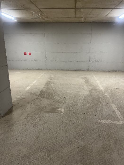 Дава се под наем Гараж / Паркомясто в София, Левски В - 6 кв.м за 76.5 € - Снимка #1