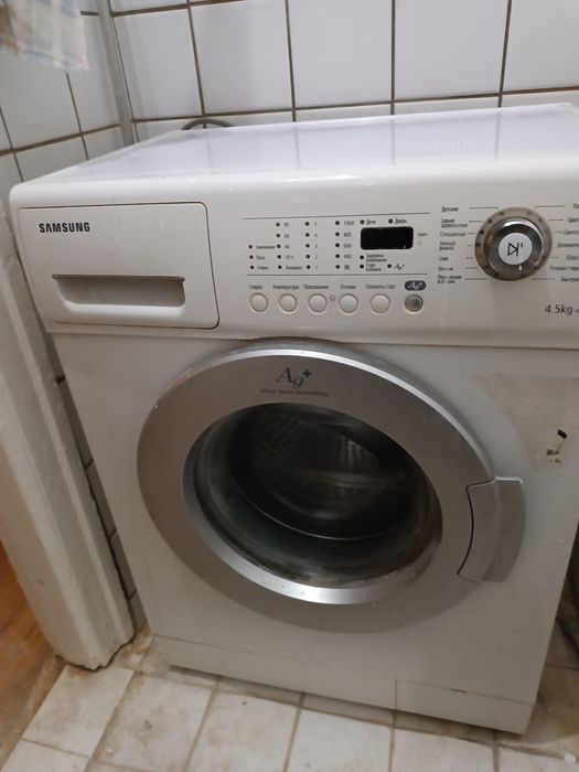 Срочно продам стиральную машину Samsung 4,5 кг в рабочем состоянии