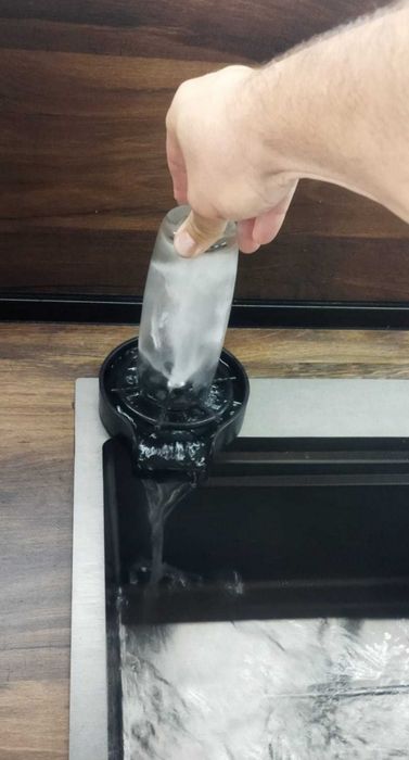 Черна  и златиста  мивки комплект+ смесител