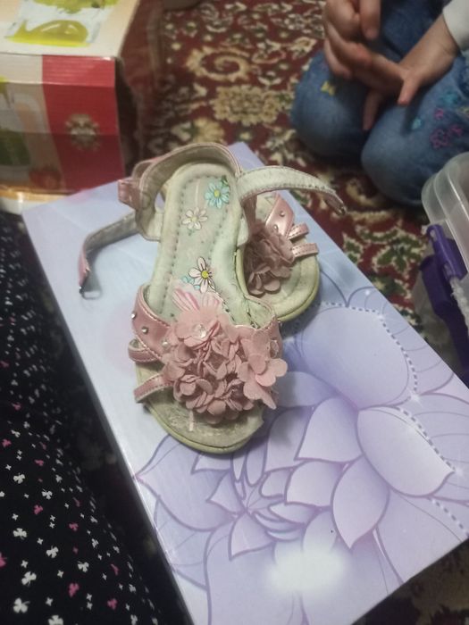 Детская обувь продаётся