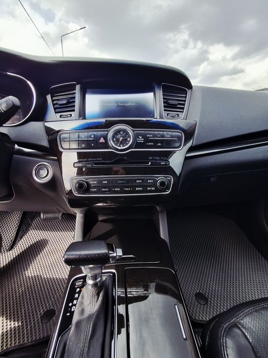 Продам KIA K7 свежий