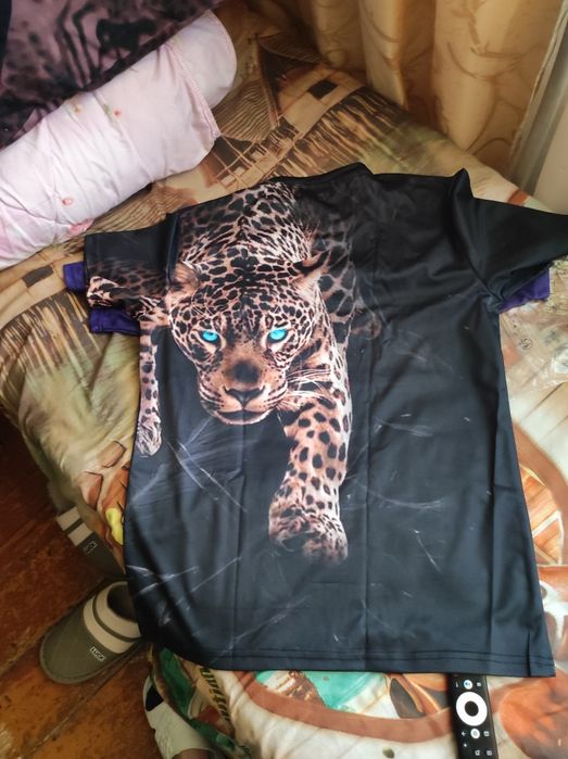 Продам новую футболку с,м