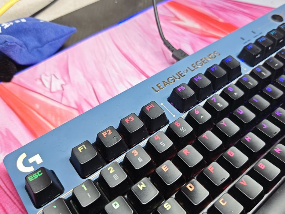 Logitech G Pro & LOL механична клавиатура brown swich