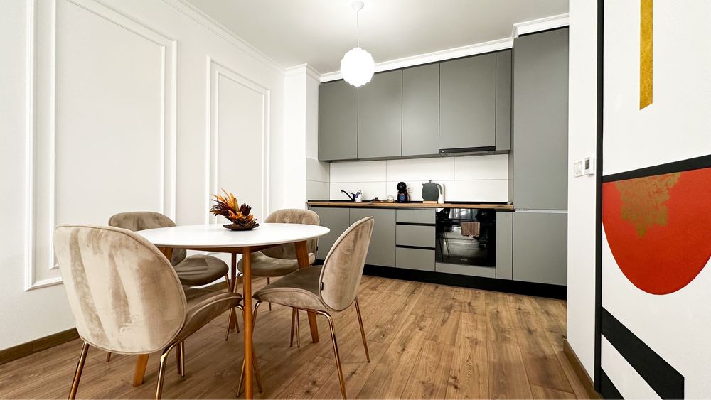 Regim hotelier, Adora Park, parcare, Netflix