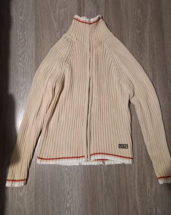 Продавам дамски жилетки