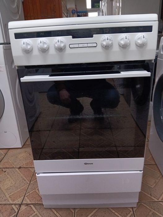 Тясна свободно стояща печка с керамичен плот Gram 2 години гаранция!