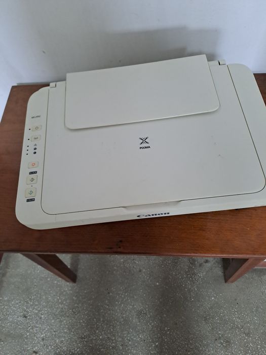 Vând imprimanta Canon.