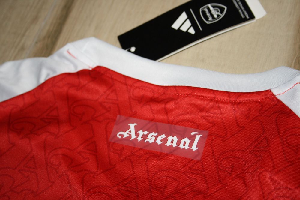 Arsenal 25/26 домакински екип