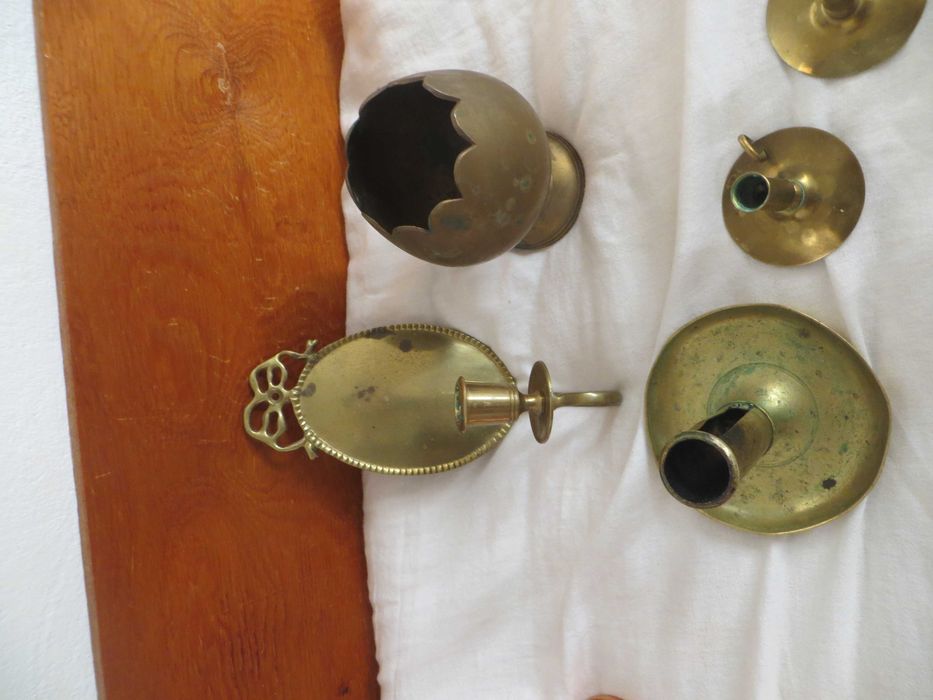 Медни и бронзови свещници и съдове