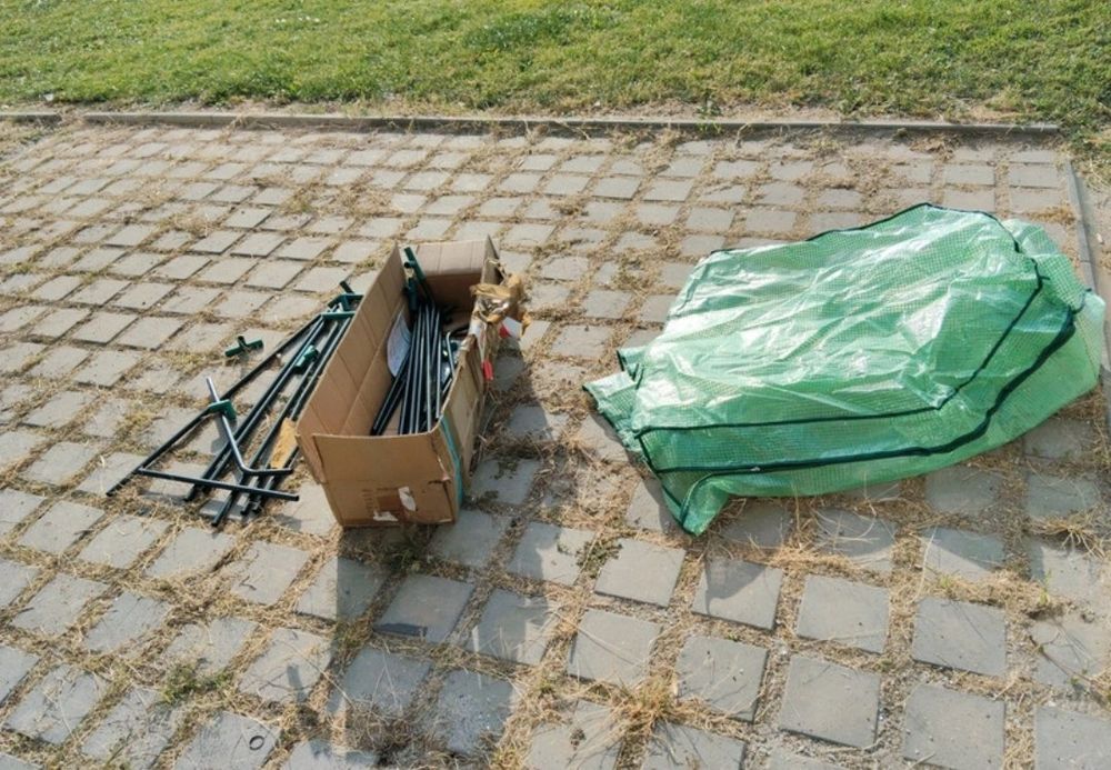 Mini-sera cu deschidere dublă aproape nouă