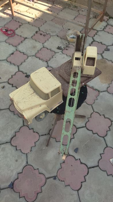 Продам ЗИЛ игрушечный детский колес нет