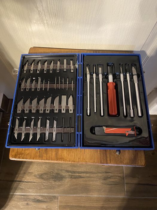 Cadă tablă emailată ARISTON ; Trusă ideală pentru sculpturi