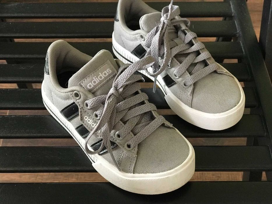 Adidas sneakers / кецове за дете номер 28,5