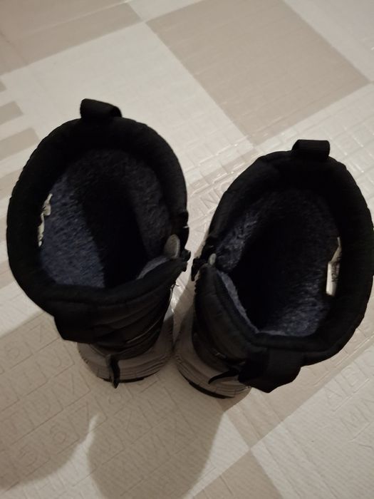 Продаю детскую обувь 7000 есть торг