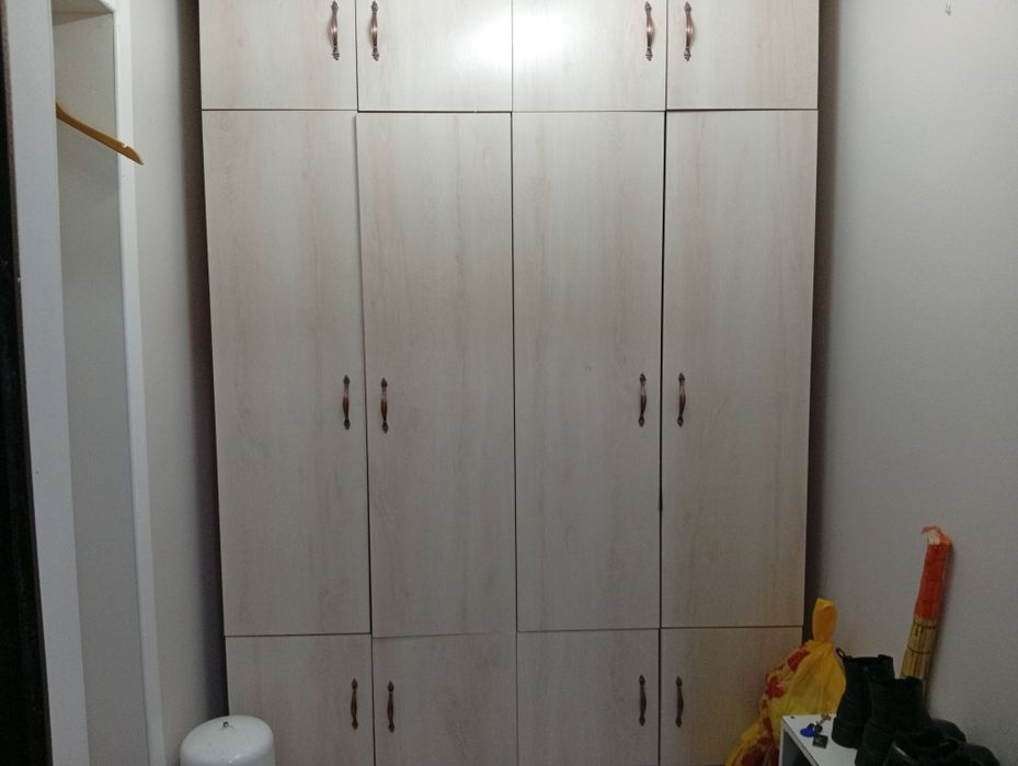 Продам шкаф в прихожую
