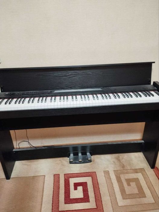 Продам. Цифровое пианино KORG LP-380 U в хорошем состояние.