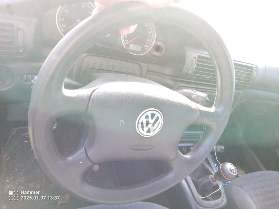 Продавам Volkswagen Passat 5.5 1.6 бензин на части