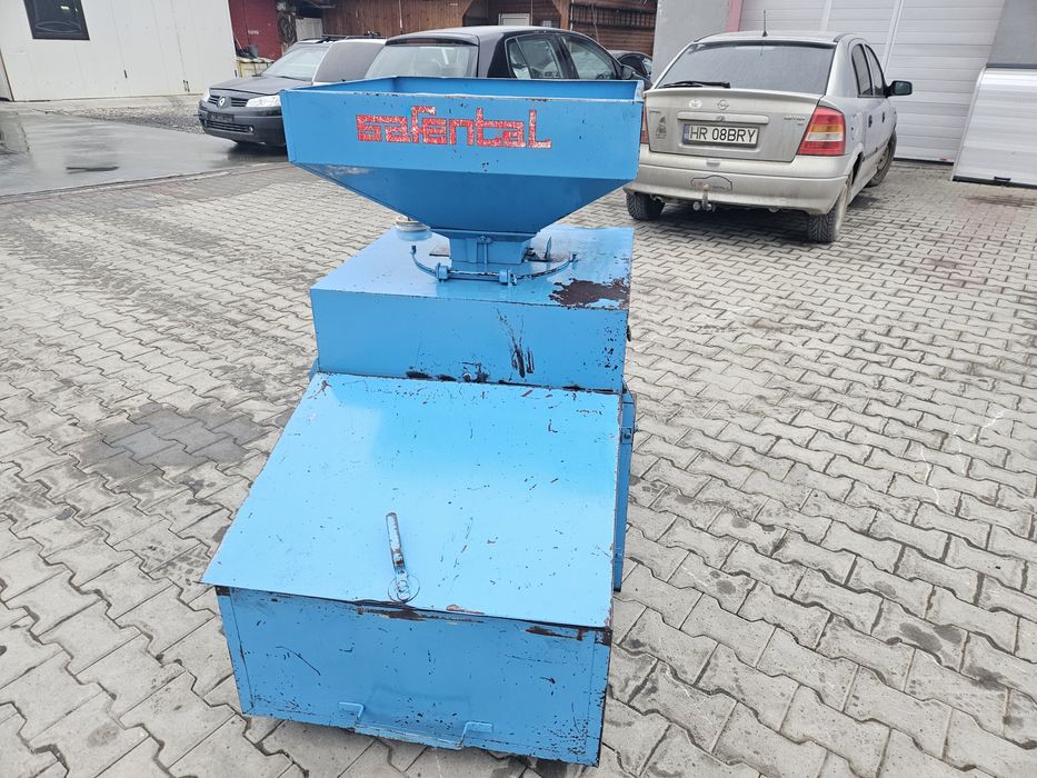 Moară cu ciocănele trifazic cu ladă de depozitare