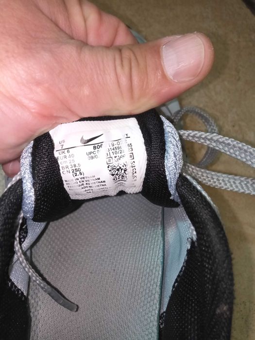 Продам кроссовки б/у в отличном состоянии