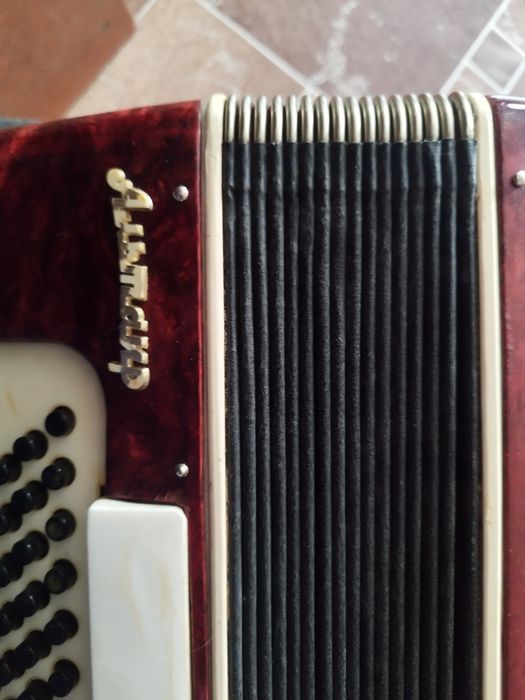 Продам аккордеон