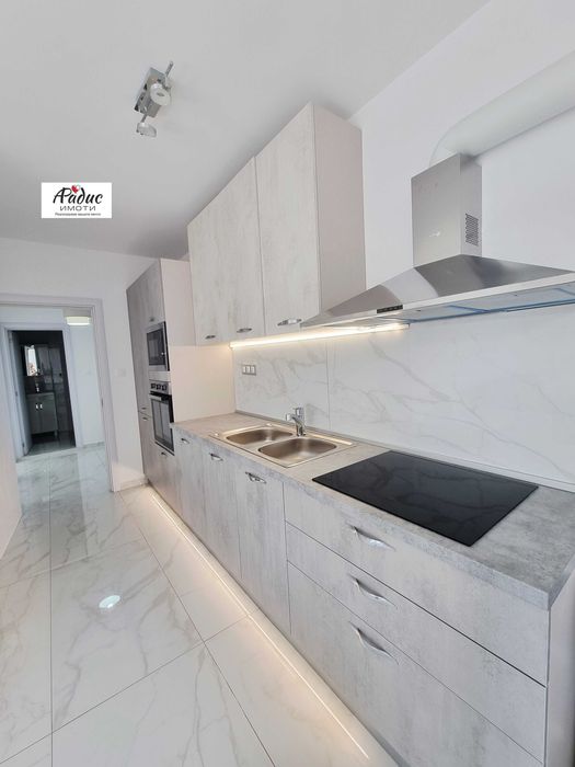 Дава се под наем Тристаен апартамент в Стара Загора, Център - 88 кв.м за 510 € - Снимка #12