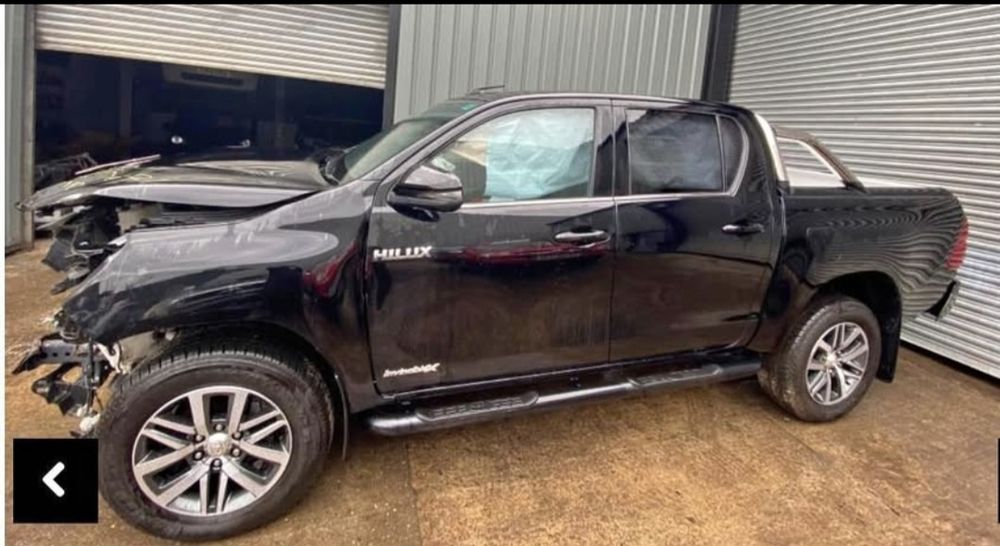 Oglinda Toyota Hilux 2017-2024