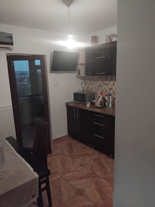 Închiriez apartament