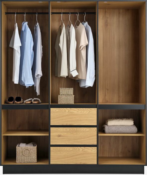 Гардероб трикрилен 1,80м/2,10м/0,60м. ODENESE от JYSK.