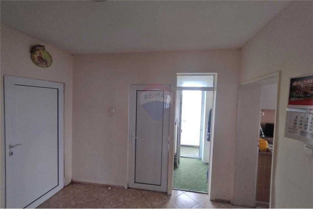 Продава се Етаж от къща в Велики Преслав - 95 кв.м за 641 €/кв.м - Снимка #4