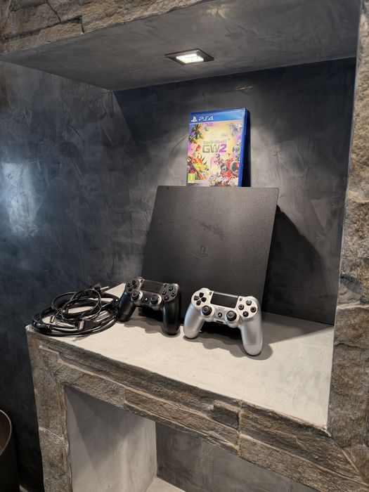 КАТО НОВ Ps4 Pro 1TB + 2 джойстика + Plants vs Zombies