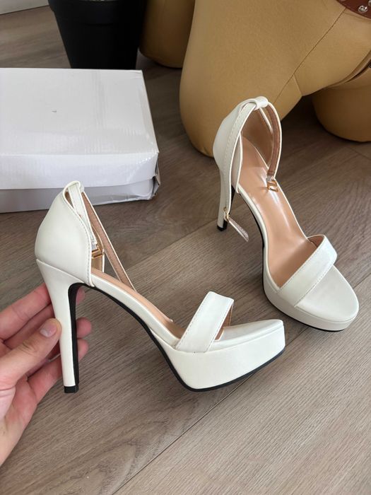 Sandale de vara albe cu toc înalt femei tocuri de 12cm Marimea 37 ( 23.5cm )