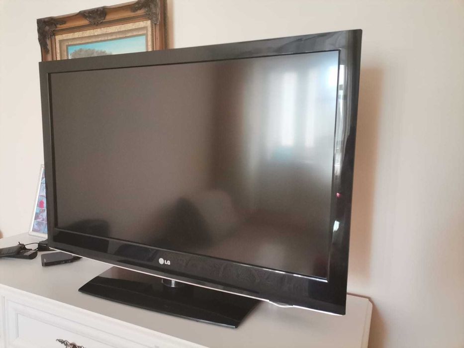 Телевизор LG 
В отличном состояний.