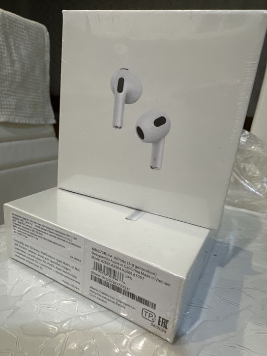 Продам наушники AirPods 3 поколения