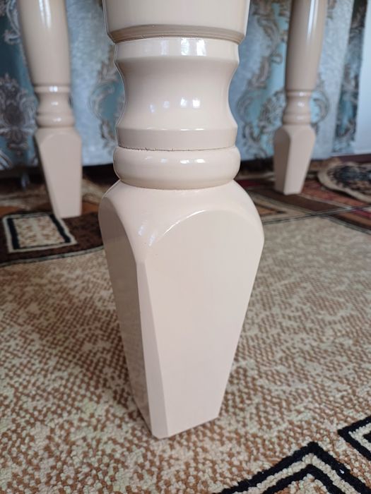 Продам стол круглый.