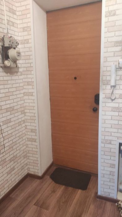 Продам 1 комнатную квартиру,Сталинка,высокие потолки,в хорошем месте.