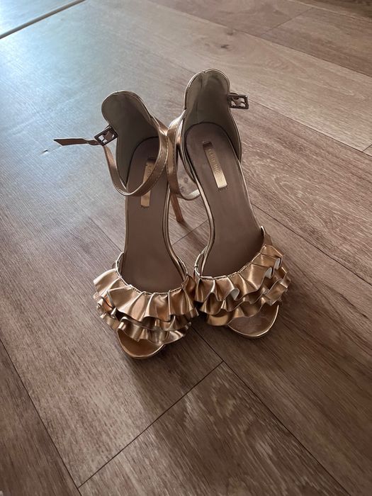 Продам туфли на каблуке