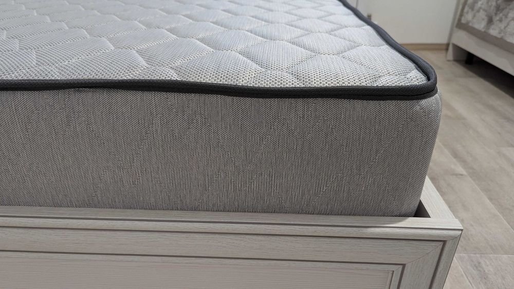 Продам новая двуспальная кровать с новым матрасом 160*200 см, Беларусь