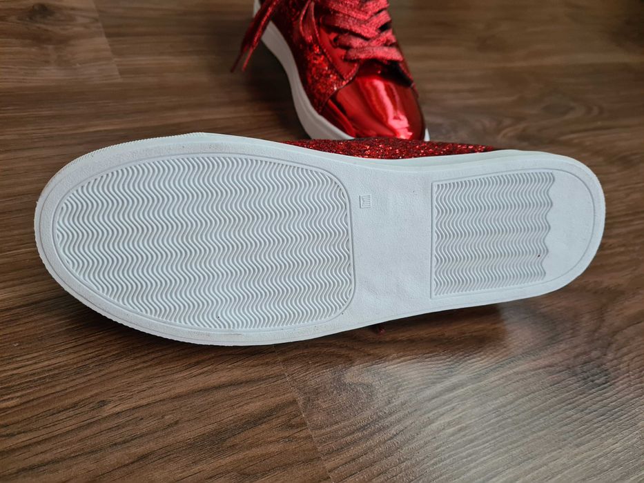 Нови червени кецове 39 н