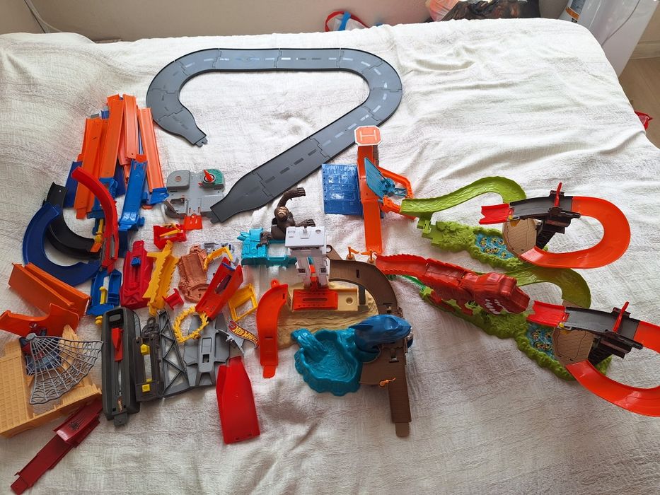 Лот писти за колички Hot Wheels и други марки