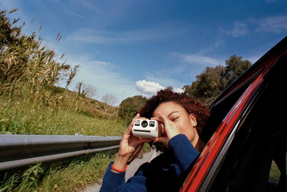 Polaroid Go Gen 2 White Моментален Фотоапарат | Нов | 24 Месеца Гаранция